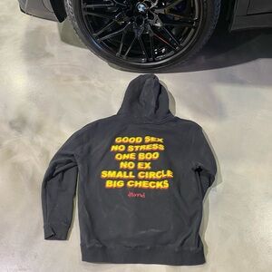 4 Hunnid Men’s Graphic Hoodie with Bold Text size large